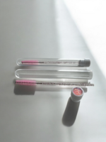 Lash brush in plastic sleeve in black or pink