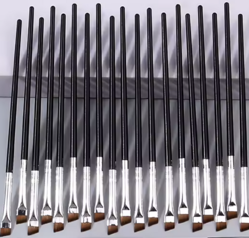 Fijne verfpenseel met schuine zijde